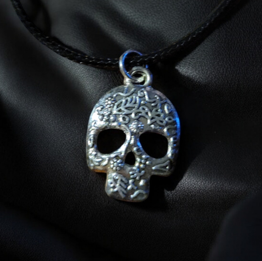 NWT Skull Silver Pendant Gothic Halloween Necklace